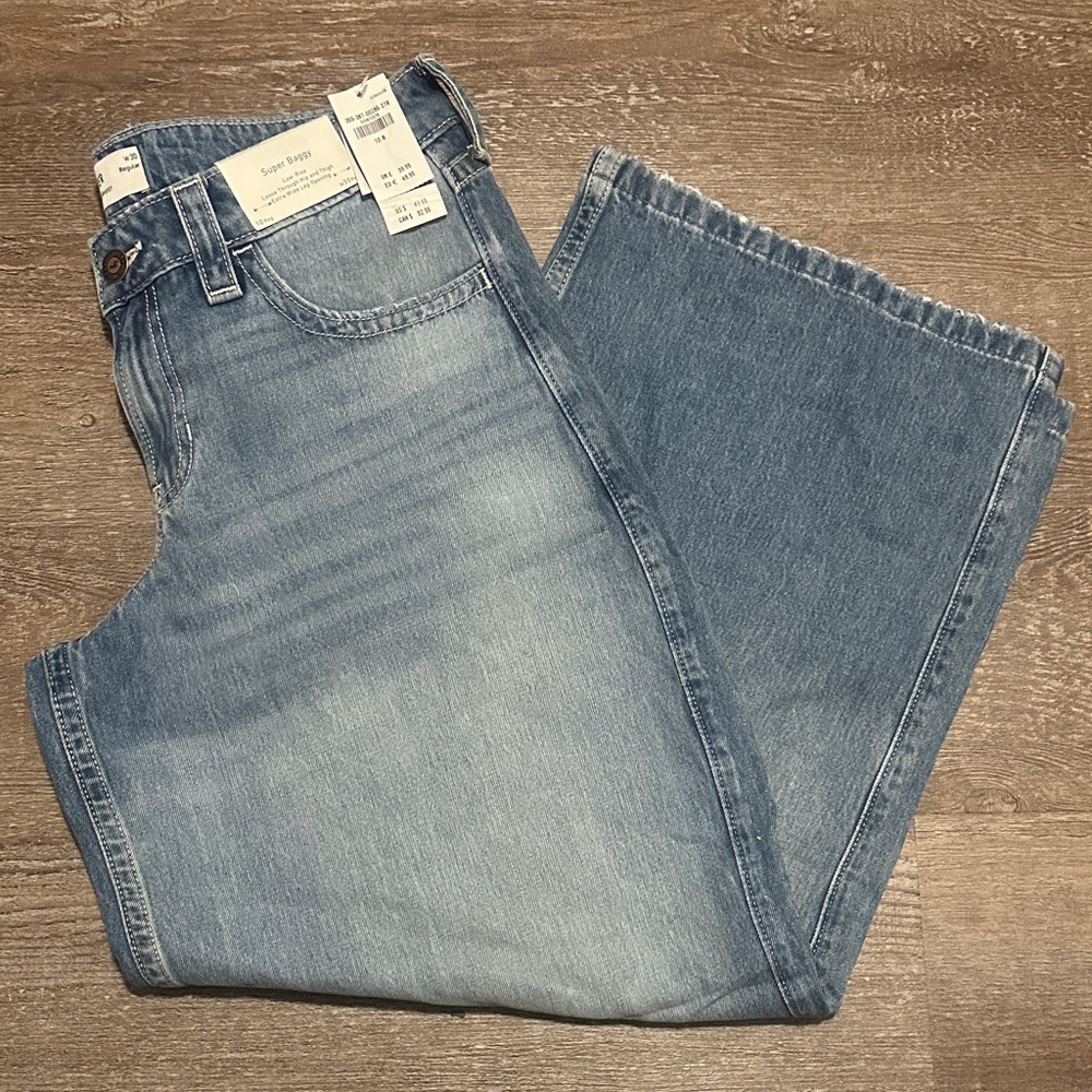 Hollister Wide Leg Low Rise - size 10 NWT